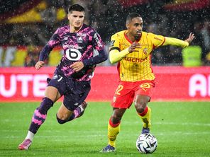 Matias Fernandez-Pardo (LOSC) et Wesley Said (Lens) lors du derby du Nord au stade Bollaert-Delelis à Lens (Pas-de-Calais), septembre 2025. Les deux équipes jouent leurs seizième de finale de Coupe de France dimanche 11 janvier 2026.