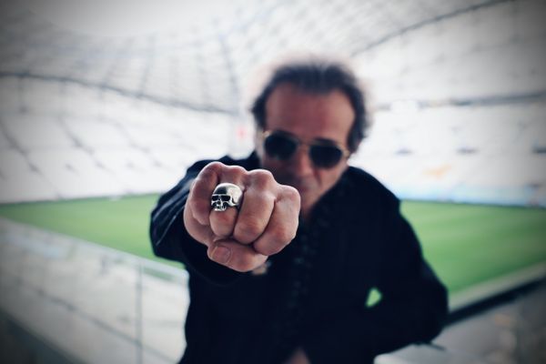 Philippe Manoeuvre était au stade Vélodrome pour présenter l'exposition consacrée aux Rolling Stones, "Unzipped", dont il est le parrain. L'occasion pour lui d'évoquer ses liens avec le groupe mythique.