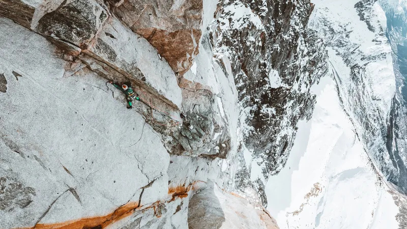 Benjamin Védrines a mis cinq jours pour venir à bout de cette voie de 1 000 mètres de dénivelé.