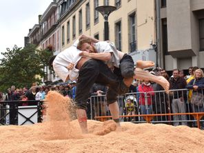 Des compétitions de Gouren seront au menu de ces premiers Jeux de Bretagne, comme le football gaëlique, le tir à la corde, le lancer de bottes de paille, ou les joutes nautiques 