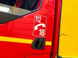 L'homme de 33 ans qui conduisait la camionnette est décédé sur place tandis que son passager de 55 ans a été catégorisé blessé grave.