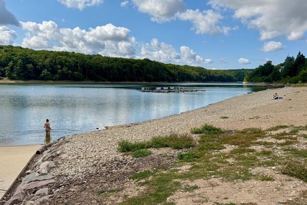 Le lac de Pont, à Pont-et-Massène (Côte-d'Or), complètement déserté