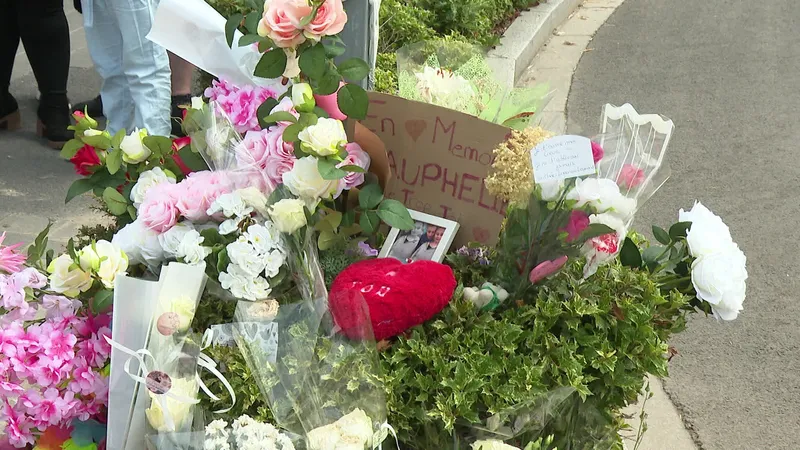 "Je tiens tous à vous remercier pour toutes les marques d'affections que vous avez déposées depuis plusieurs jours à ce rond-point", exprime la maman de la jeune fille.