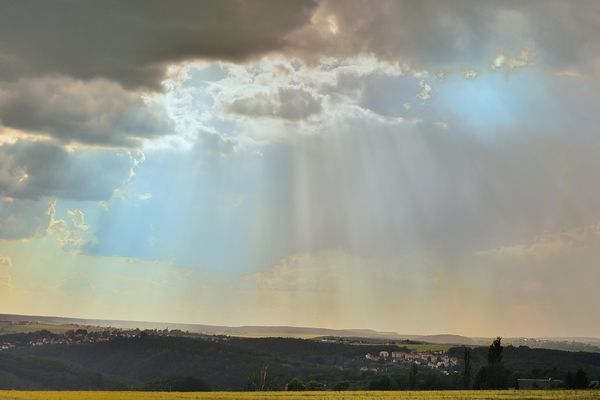 Nuages menaçants et éclaircies sur notre après-midi