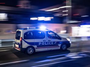 Un véhicule de police a été percuté par une autre voiture dans la nuit du vendredi 29 novembre au samedi 30 novembre à Elbeuf.
