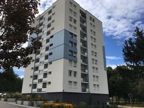 Le corps sans vie de Valentin Amrouche a été retrouvé au 8e étage de cet immeuble de Montceau-les-Mines, en Saône-et-Loire, en août 2017.