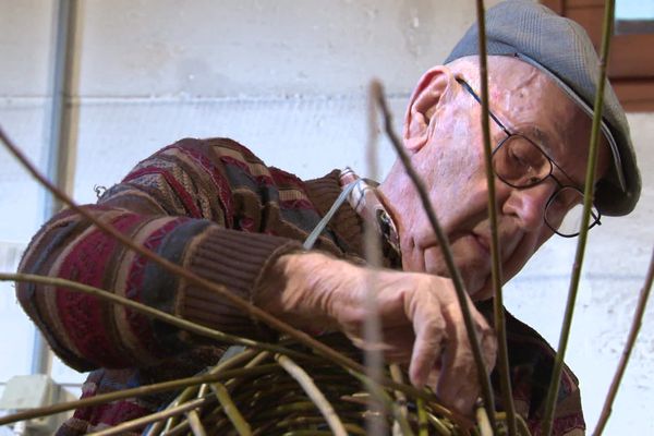 Jean-Jacques Riedinger en plein travail dans son atelier