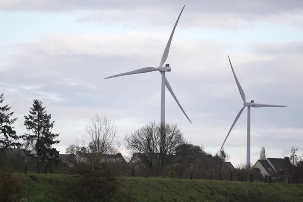 Eoliennes situées près de Crevin et Le Petit-Fougeray (Ille-et-Vilaine) novembre 2025