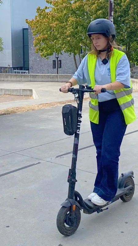 VIDÉO. Casque et gilet réfléchissant obligatoires en trottinette électrique à Châteaubriant