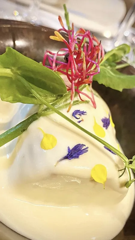 Un médaillon de Lotte poché au pineau des Charentes, l'une des spécialités de L'Agape à Limoges