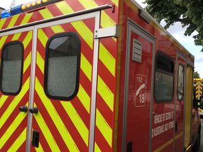 Pompiers en intervention, secours à personne. Illustration