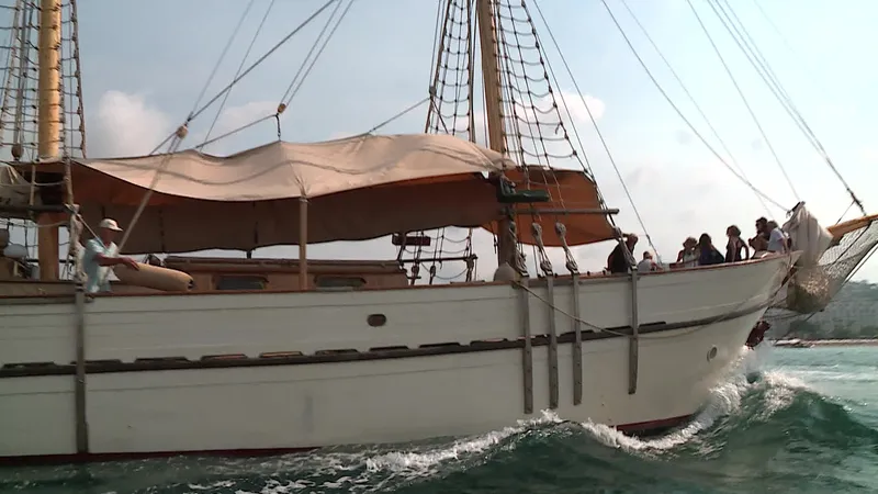 Le O Remington 1946 est un bateau unique de 29m, classé Bateau d'Intérêt Patrimonial, chargé de 80 ans d'histoire.