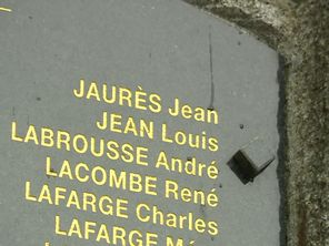 Sur le monument aux morts de Nontron, parmi les noms figure celui de Jean Jaurès