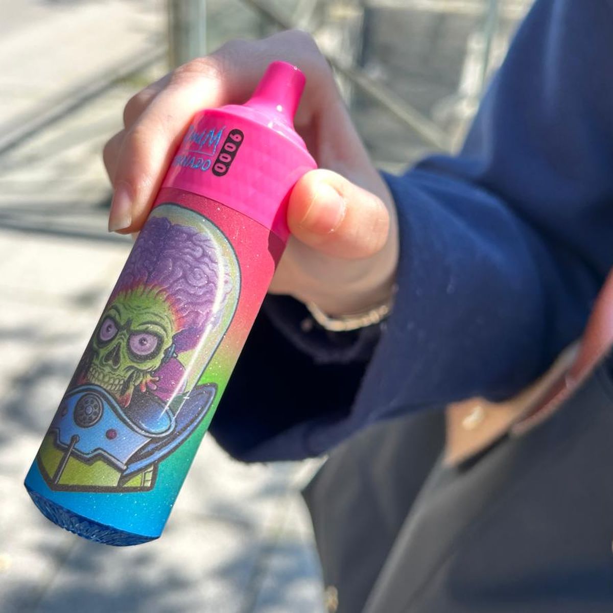 C'est un ticket pour l'addiction !", interdite en France, la vente de puffs  fait un tabac dans les lyces, et c'est inquitant