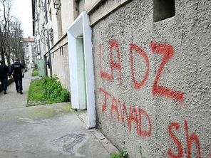 Les policiers traquent les membres de la DZ Mafia, en mars 2025, à Avignon (Vaucluse).