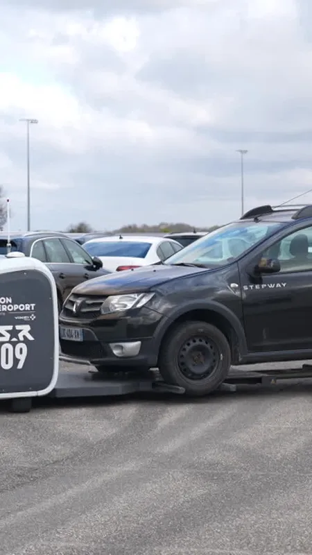 Stationnement à l'aéroport, quand un robot joue les voituriers