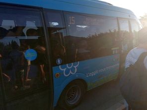 Bassan (Hérault) - le mini-bus de la ligne 15 surchargé, des usagers n'ont pas pu monter à bord - 3 septembre 2026.