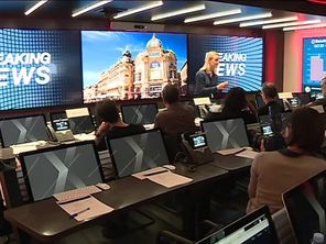 IBM propose aux entreprises de participer à une simulation de cyberattaque sur son site de Montpellier. Grace à un centre de crise cyber, équipé de haute technologie, intégré à un semi-remorque conçu sur le modèle des centres d'opérations tactiques utilisés par l'armée. 