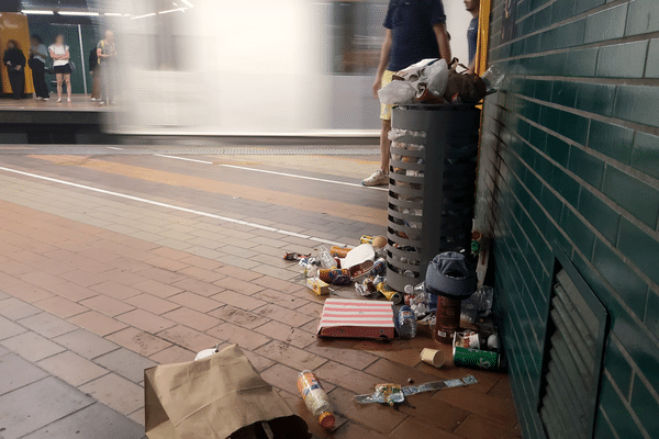 Face aux déchets qui s'accumulent dans le métro marseillais, le 3 juin, les salariés de la RTM ont exercé leur droit de retrait.
