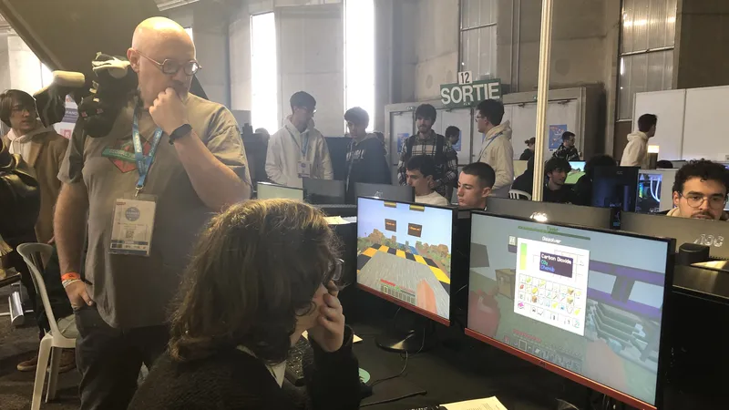 Utiliser le jeu vidéo Minecraft dans ses cours, c'est ce que fait David Plumel, professeur de technologie au collège.