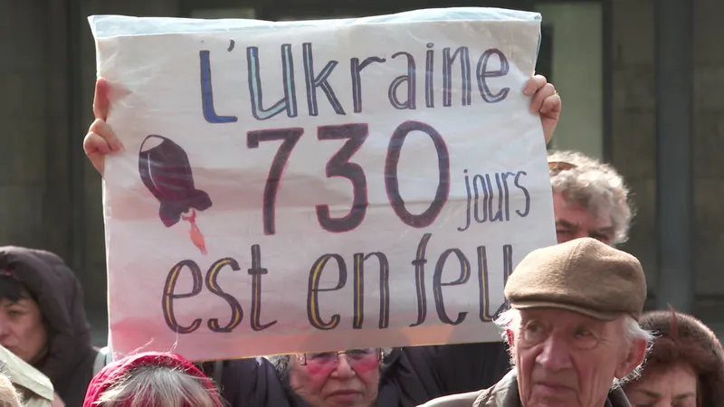 Un rassemblement, deux ans après l'invasion de la Russie en Ukraine.