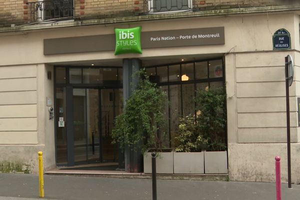 L'enfant récemment né a été défenestré de cet hôtel du sud-est de Paris, ce lundi 24 février.