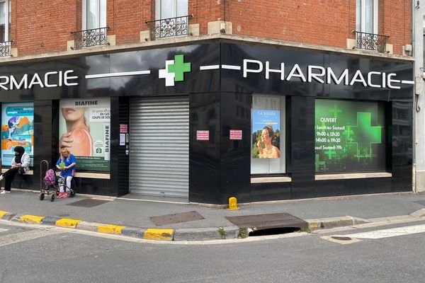 La pharmacie du Mont d'Arène, à Reims (Marne), annonce la fermeture de ses portes jeudi 18 septembre 2025.