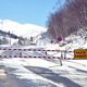 En raison du vent violent et de fortes chutes de neige, l'accès au Pas de la Case et l'Andorre, via la RN320, a été fermé pour la nuit. Photo d'illustration.