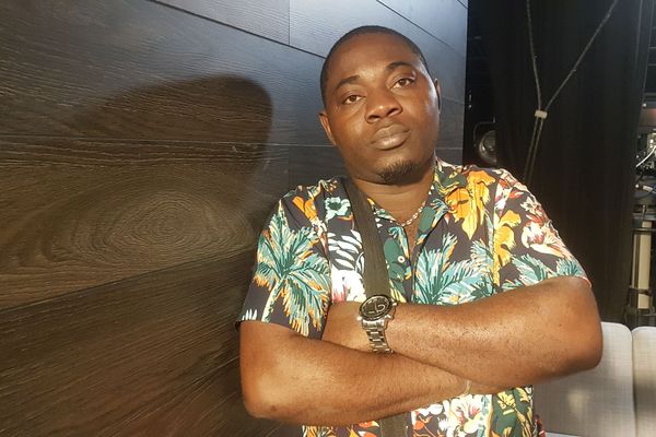 Il s’appelle Gabriel, il a 22 ans, et il est originaire de Douala au Cameroun et depuis neuf mois il est en France. A l’âge de 11 ans, il comprend qu’il est homosexuel. Sauf que dans son pays l’homosexualité est sévèrement puni. 