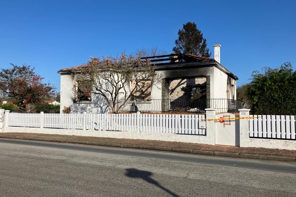 La gendarmerie incendiée à Bois-de-Céné, en Vendée, dans la nuit du vendredi 21 au samedi 22 février 2025