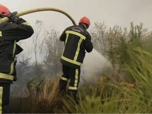 Les pompiers de l'Essonne et du Val-de-Marne sont mobilisés pour éteindre un incendie en Gironde. 