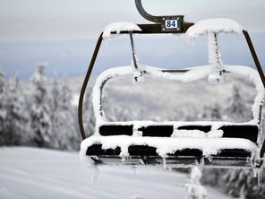 Vers une saison blanche cet hiver en France pour les professionnels de la montage et du ski alpin.
