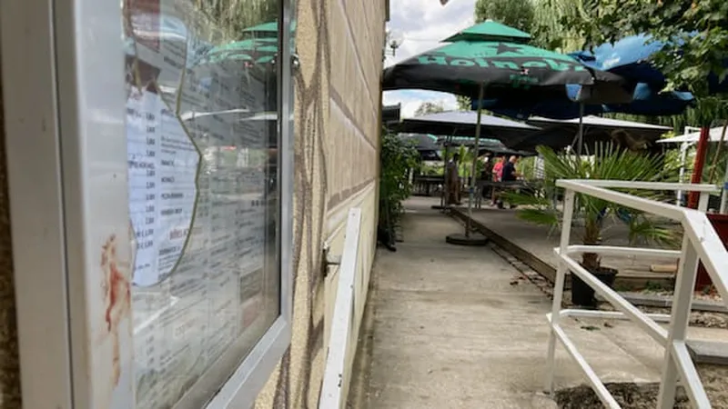 Le bar-restaurant l'Espacio Piscina saccagé avant le match AJA-OM