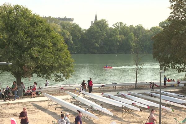 La base nautique de Beaucaire, inaugurée ce samedi 14 octobre est reconnue Centre de préparation olympique pour l'aviron et le Kanoe Kayak. Elle répond au cahier des charges très strict du comité olympique.