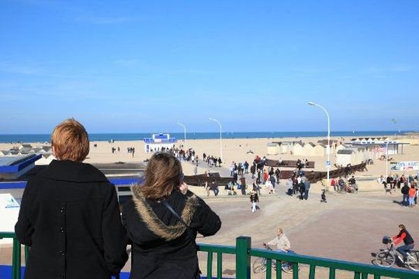 D'avril à octobre prochain, stationner le long de la plage de Ouistreham-Riva-Bella pourrait être payant. 