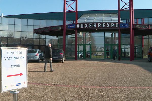 Le Palais des Congrès Auxerrexpo s'est transformé en centre de vaccination dimanche 7 mars