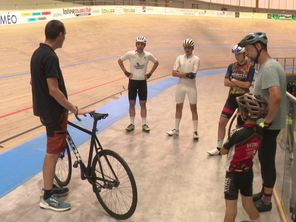 Depuis 3 ans, le Comité de Bretagne de cyclisme organise "Un été au vélodrome", avec des initiations pour tous les âges, à Loudéac.