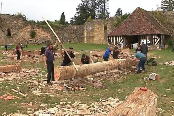 Les artisans bénévoles viennent de treize pays différents