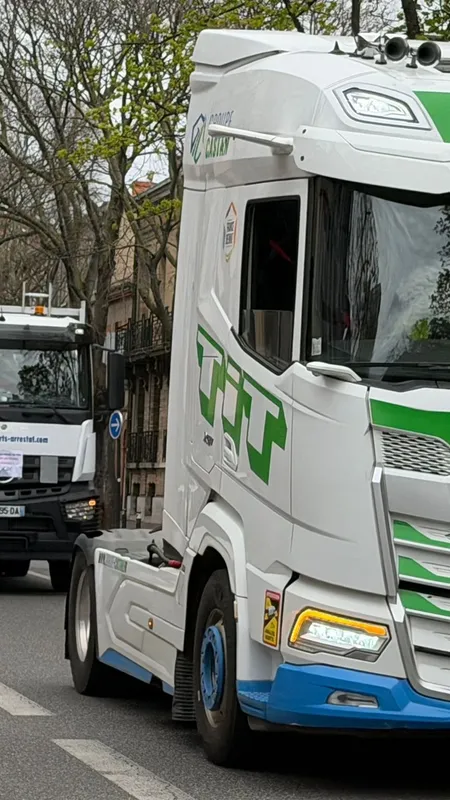 VIDEO. Opération escargot à Toulouse : plus de 100 camions protestent contre le prix du gazole