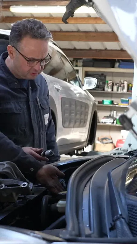 Dans ce garage solidaire, des petits prix pour adoucir les factures