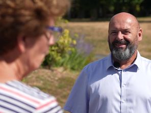 Ancien syndicaliste chez EDF, désormais à la retraite, Pascal Aubrée est le maire (PCF) de la commune de Bussy-lès-Poix (Somme) depuis 2020.