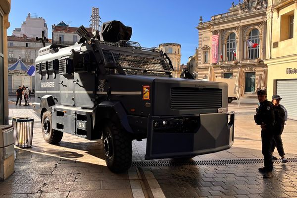 Deux véhicules blindés "Centaure" de la gendarmerie, sont mobilisés pour cette journée de manifestation du 18 septembre 2025.