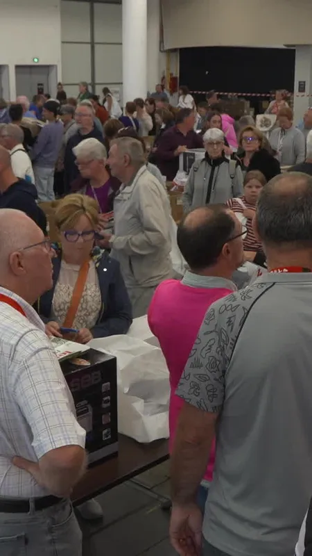 Des centaines de personnes pour l’ouverture de la braderie SEB : “cette journée a été posée il y a trois semaines pour pouvoir venir”