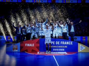 Le Montpellier Handball a soulevé sa seconde coupe de France de rang, après sa victoire en 2025, face au PSG. 