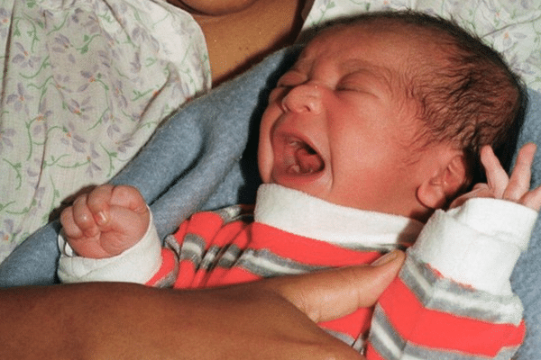 Le bébé de 2,5kg se porte bien.