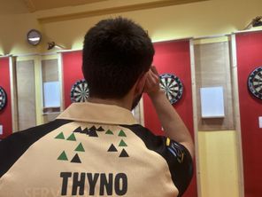 Dans les Alpes du Nord, les darts, "fléchettes" en anglais, séduisent de plus en plus.