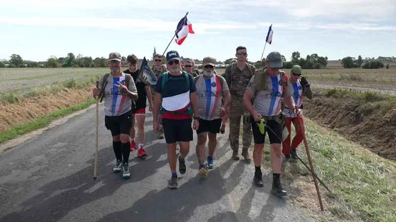 Les trois organisateurs ont été rejoints par près de 200 militaires pour terminer leur pèlerinage.