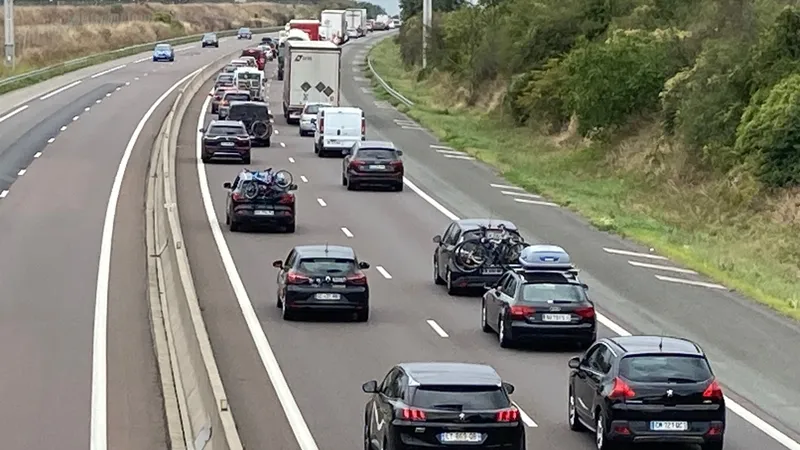 Malgré la fin de l'intervention des sapeurs-pompiers, le trafic reprend progressivement à la normale.