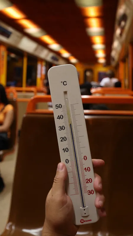 "C'est épouvantable" : à Marseille, le thermomètre affiche près de 35 degrés dans le métro