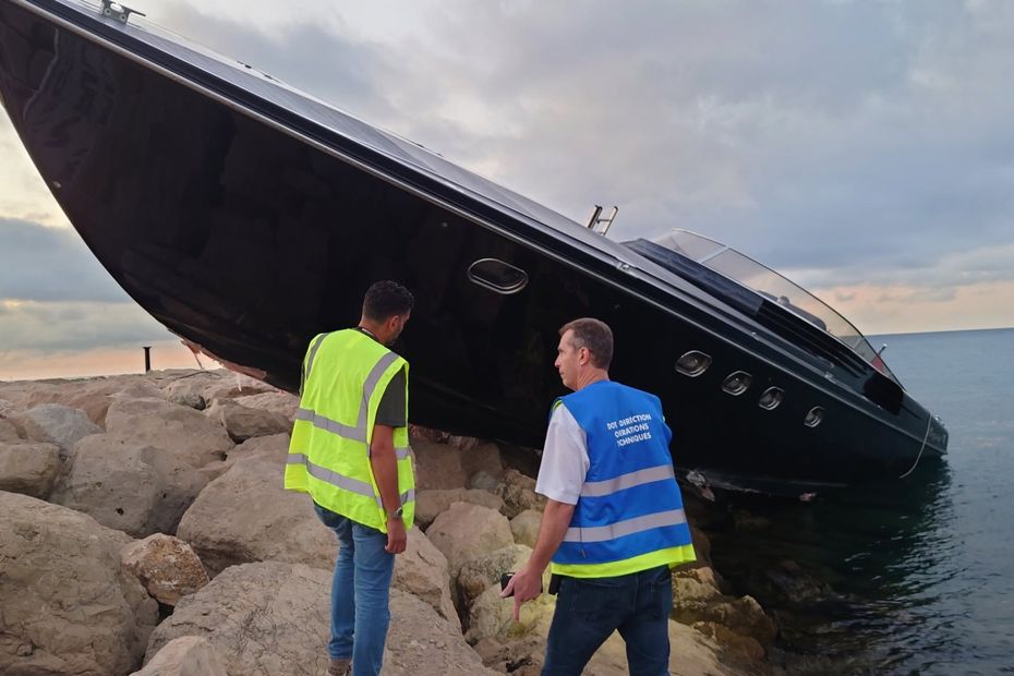 PHOTOS. Un yacht monégasque de 20 mètres de long percute une digue de l'aéroport de Nice Côte d'Azur